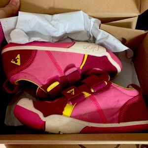 Place size 12.5 in pink